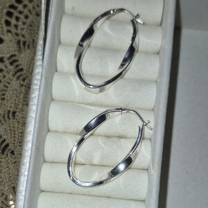Elegant Twist 925 Silver Hoop Earrings